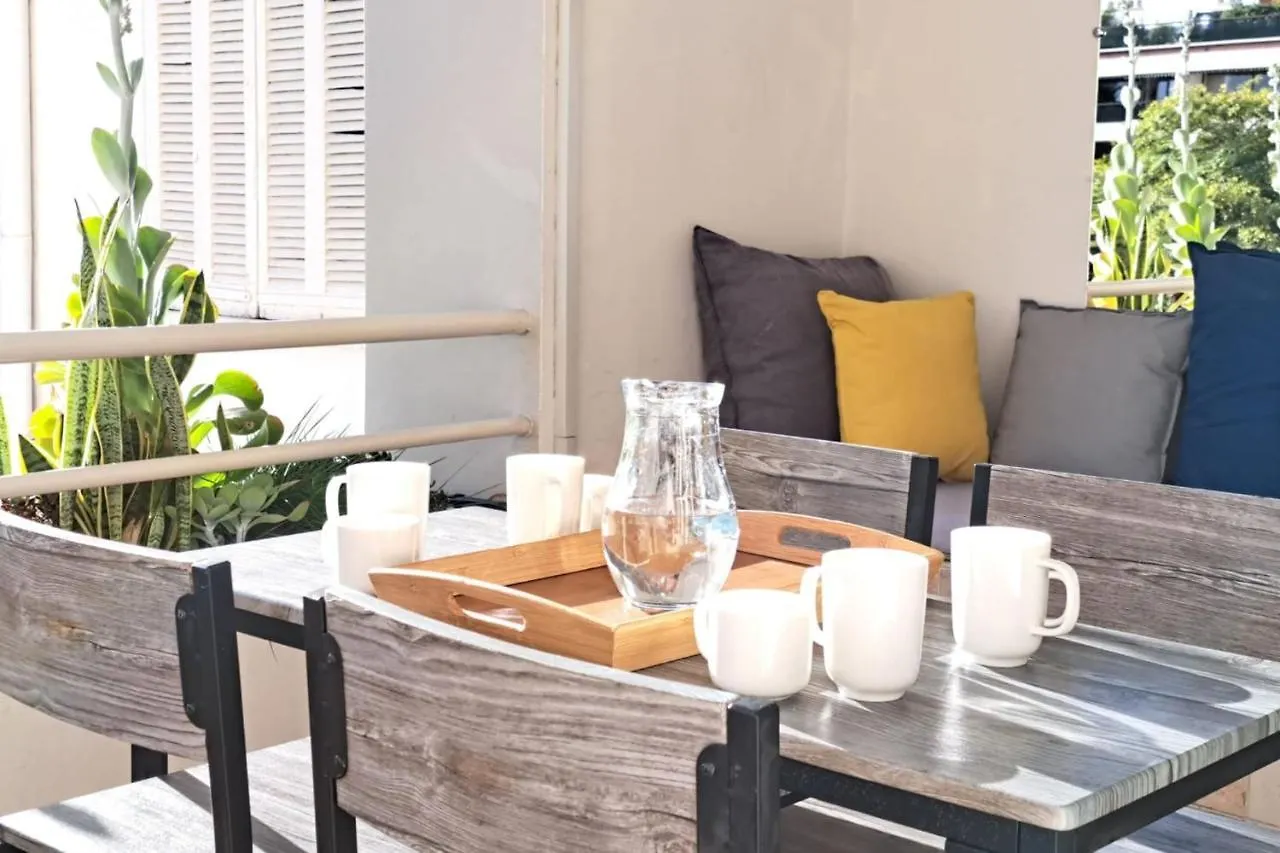 Beautiful Renovated Studio With Ac And Terrace - Benakey Cannes Daire