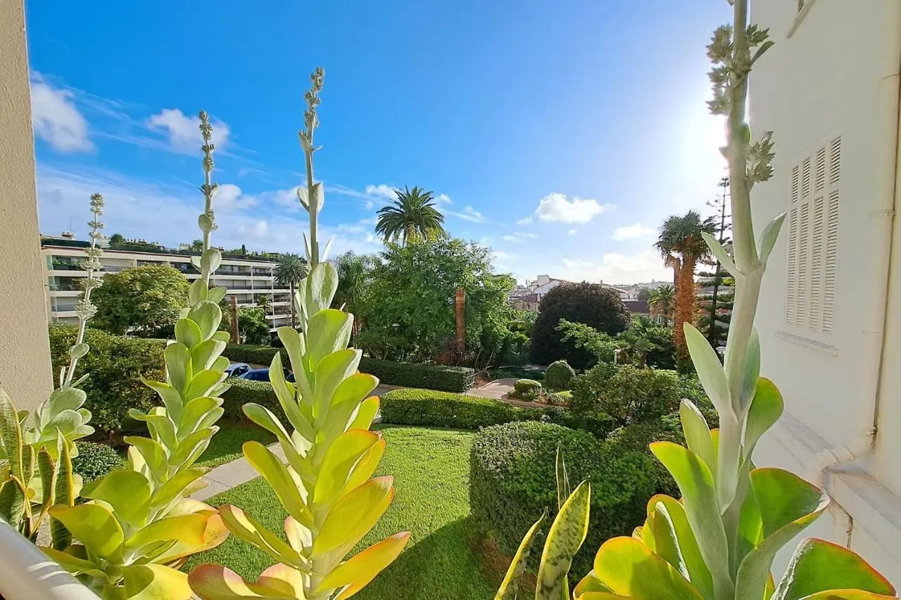 Beautiful Renovated Studio With Ac And Terrace - Benakey カンヌ